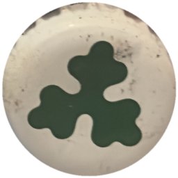 Trèfle vert sur blanc