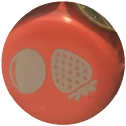 Fruits gris sur rouge